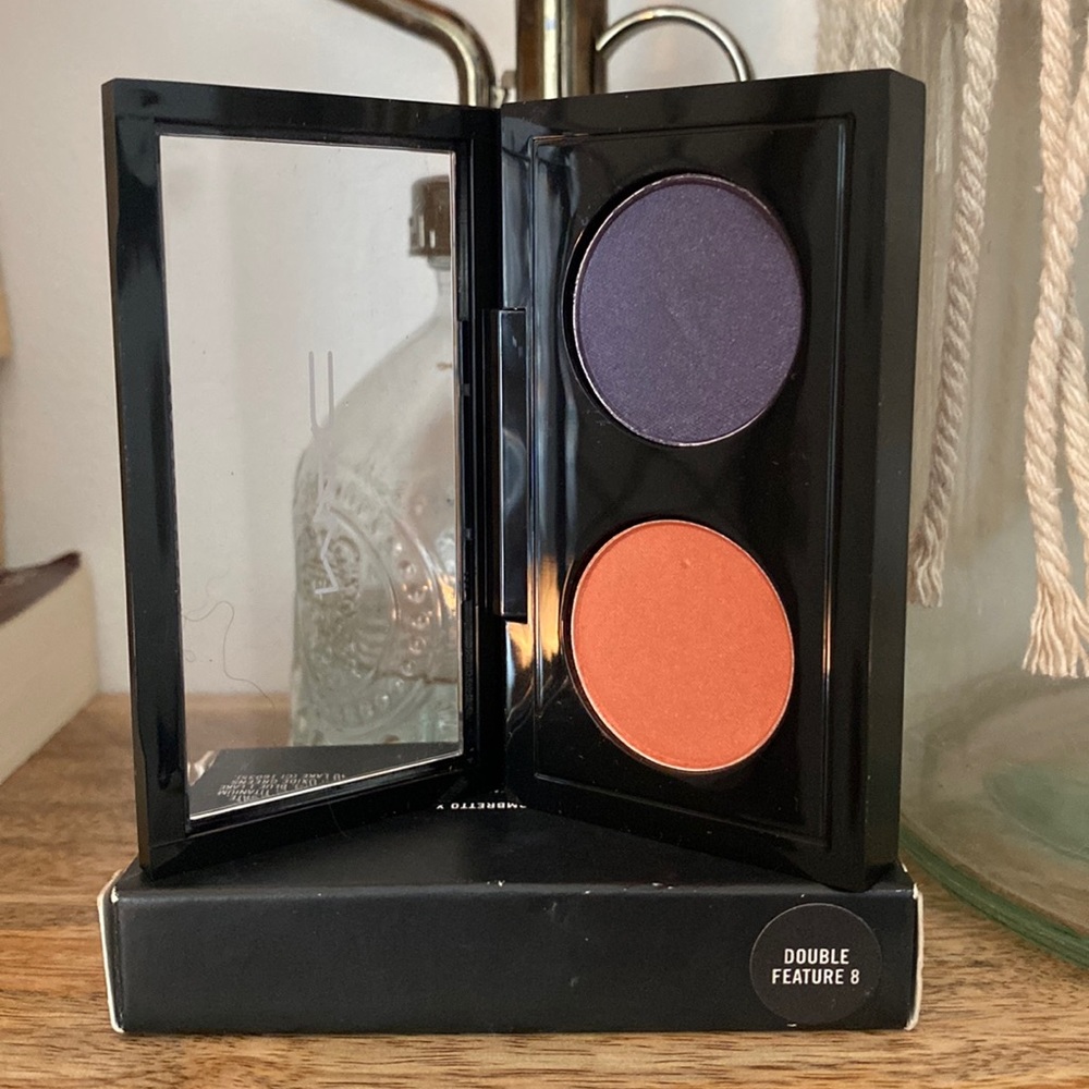 NWB LIMITED EDITION MAC COSMETICS EYESHADOW DUO “DOUBLE FEATURE 8”